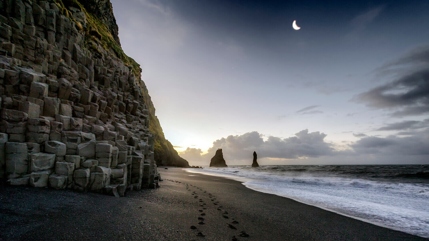 south-coast-Reynisfjara-Black-sand-beach.jpg thumbnail